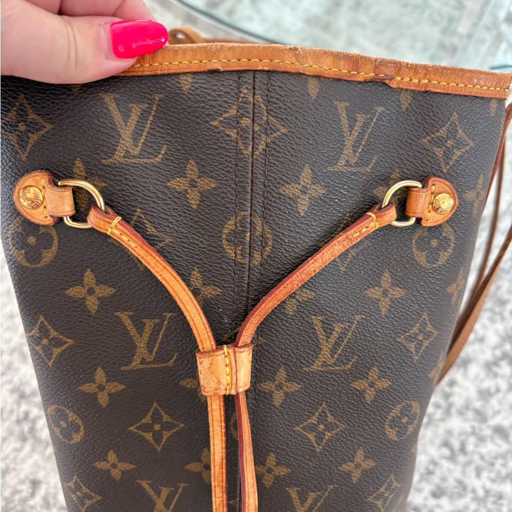 Louis Vuitton Monogram Neverfull MM Tote - Picture 6 of 15